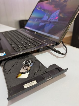 Portátil HP Pavilion g7 + Funda Case Logic