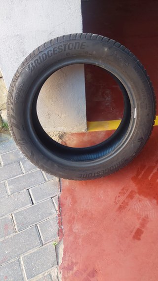 Neumático Bridgestone 215/55 R18