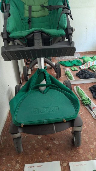 Carro y capazo Stokke Xplory verde 2010 + extras