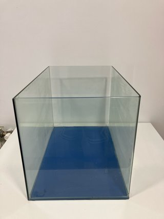 Acuario 60L de cristal con filtro y calentador.