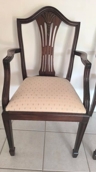 2 SILLAS DE MADERA PRECIOSAS