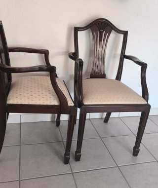 2 SILLAS DE MADERA PRECIOSAS