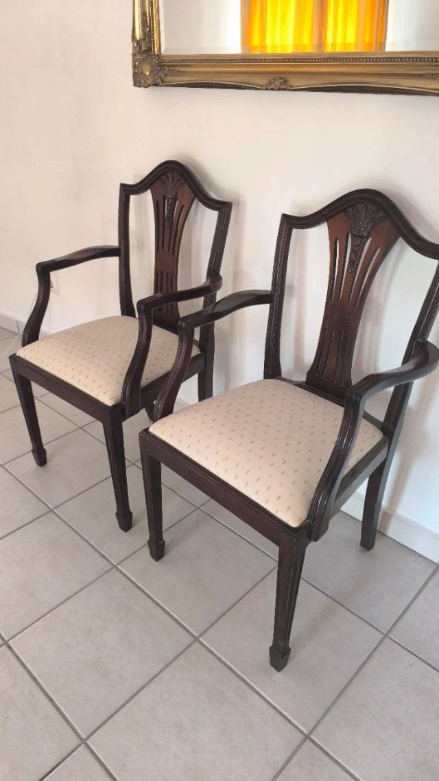 2 SILLAS DE MADERA PRECIOSAS