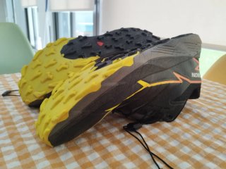 Salomon Thundercross Talla 45 1/3 Negro/Amarillo