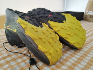 Salomon Thundercross Talla 45 1/3 Negro/Amarillo