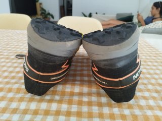 Salomon Thundercross Talla 45 1/3 Negro/Amarillo