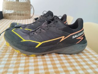 Salomon Thundercross Talla 45 1/3 Negro/Amarillo