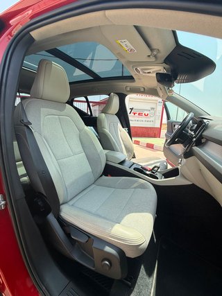 VOLVO  XC40