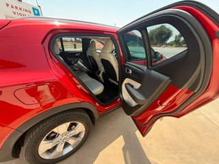 VOLVO  XC40