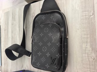 Louis Vuitton Avenue PM Bandolera Negra