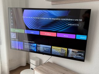 Televisor LG Negro con soporte pared incluido