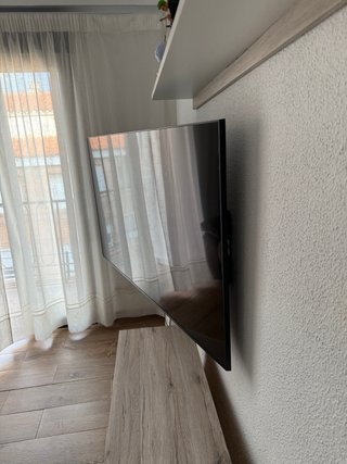 Televisor LG Negro con soporte pared incluido