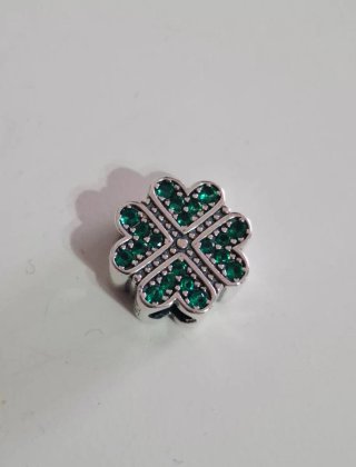 Charm Trébol