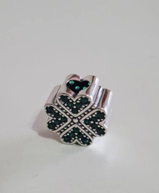 Charm Trébol
