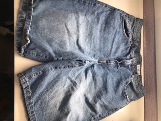 Pantalón vaquero corto