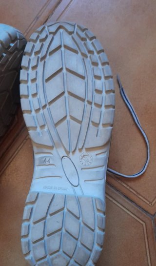 Zapatos con punta de hierro