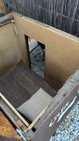 Caseta para perro de madera