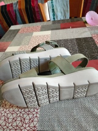Sandalias Furla verdes y blancas