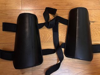 Espinilleras Fútbol Niño Negras Marca Decathlon
