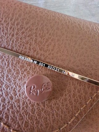 Occhiali da sole Ray-Ban oro e verdi