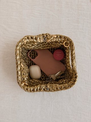 Bolso de crochet dorado