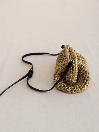 Bolso de crochet dorado
