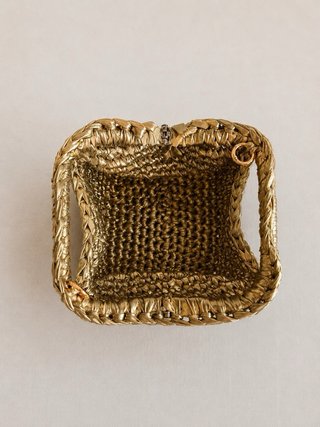 Bolso de crochet dorado