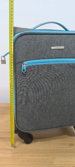 Maleta de viaje pequeña gris y azul