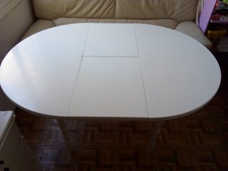 Mesa ovalada blanca extensible