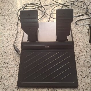 Volante y Pedales Hori para PlayStation