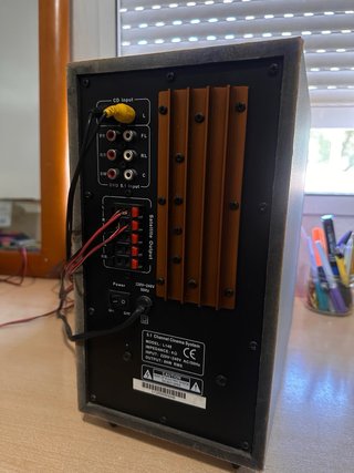 Cinema phillips y Airis Subwoofer con altavoces