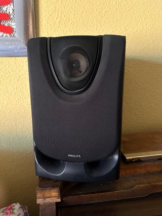 Cinema phillips y Airis Subwoofer con altavoces