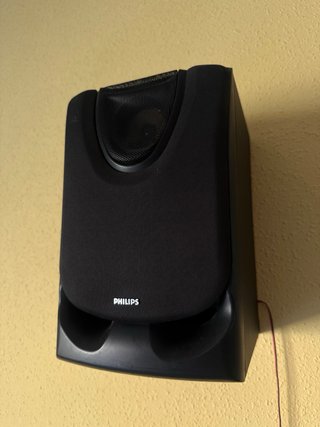 Cinema phillips y Airis Subwoofer con altavoces