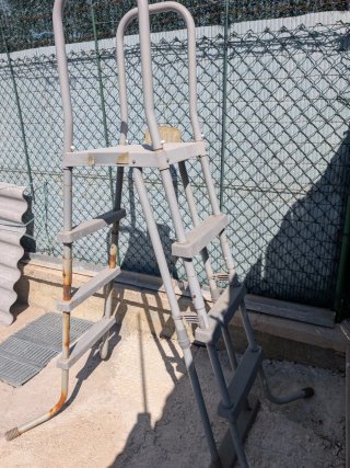 Escalera piscina metal/plástico gris