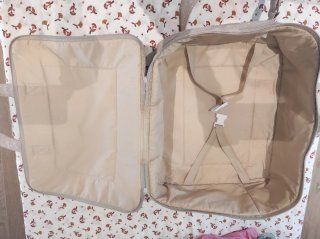 Maleta de maternidad beige con estrellas