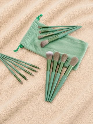 Juego de brochas de maquillaje verde