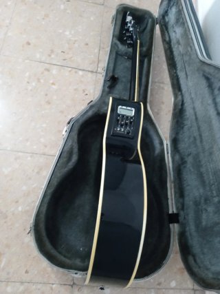 Guitarra Electroacústica Negra