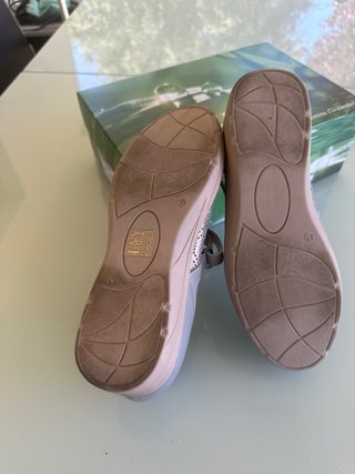 Zapatos Aeroconfort grises y plateados