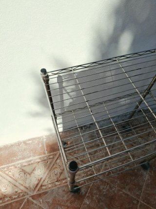 Carrito de cocina metálico con ruedas