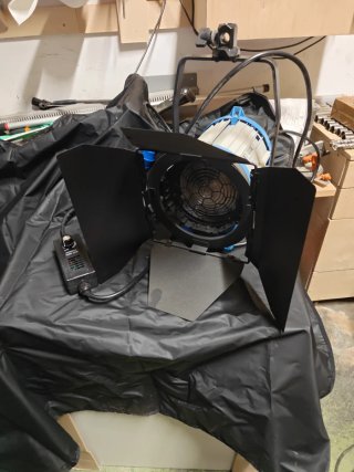Foco Fresnel 1000w Dyna-Sun con Dimmer