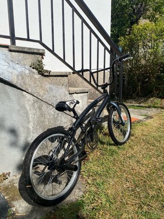 Bicicleta BMX Negra