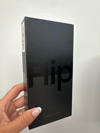 Caja Samsung  Z Flip 4 Grafito