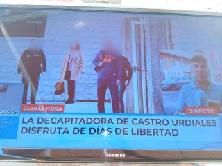Samsung UE40D5520 TV - Enciende y se apaga