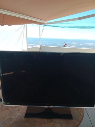 Samsung UE40D5520 TV - Enciende y se apaga