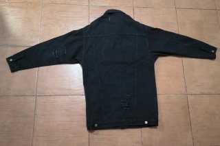 Chaqueta vaquera negra con rotos