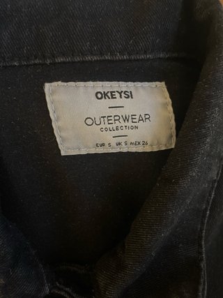 Chaqueta vaquera negra con rotos