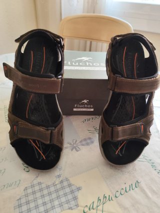 Sandalias Fluchos Marrones y Negras