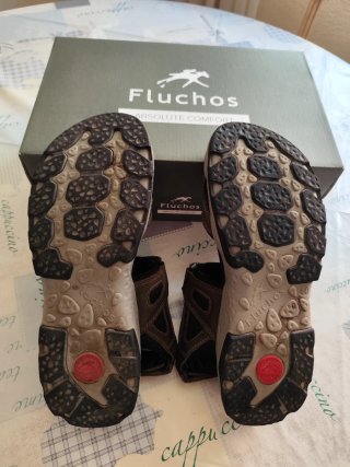 Sandalias Fluchos Marrones y Negras