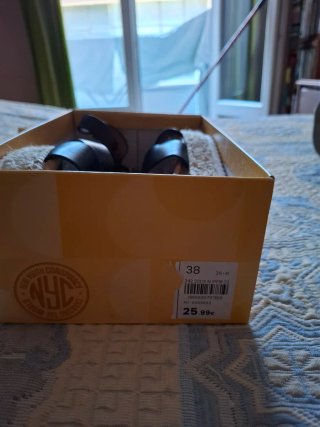 Sandalias de cuña negras y beige