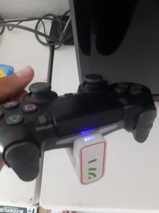 PS4 (PlayStation 4) Nera + 2 Controller + 6 Giochi